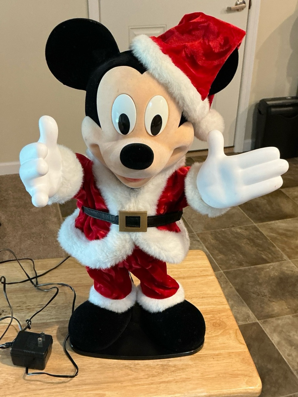 Disney 20” Mickey Mouse Santa “Rockin Around the Christmas Tree” Singing/Dancing